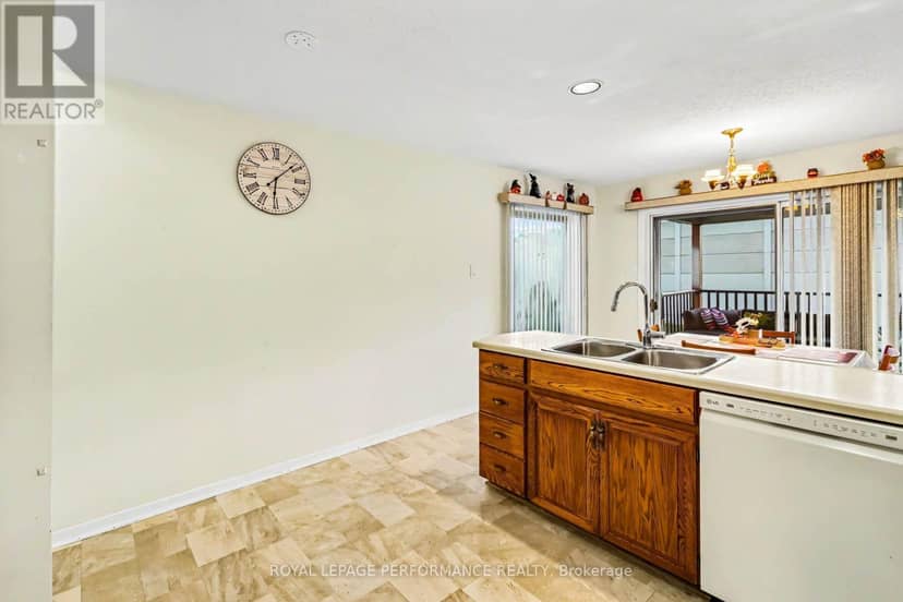 21 Pulford Crescent — photo 13 of 34