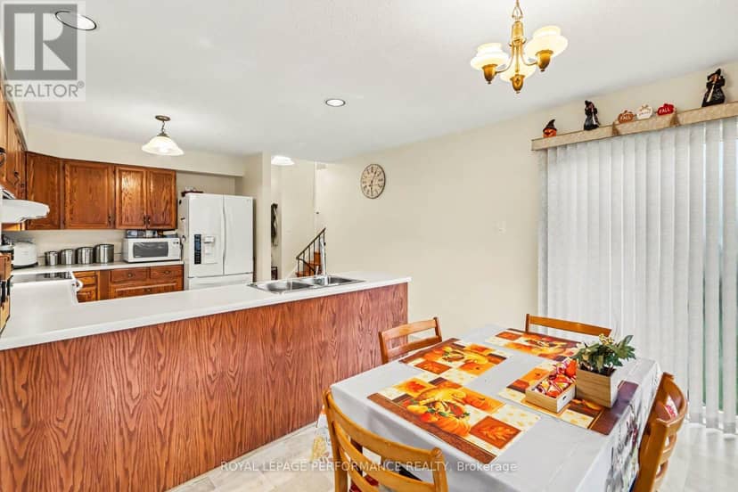 21 Pulford Crescent — photo 14 of 34