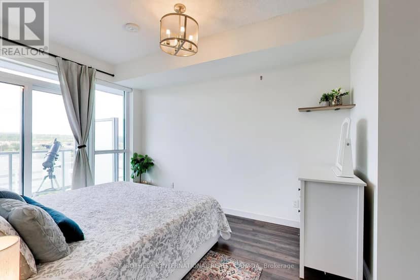 1009 - 2081 Fairview Street — photo 12 of 32