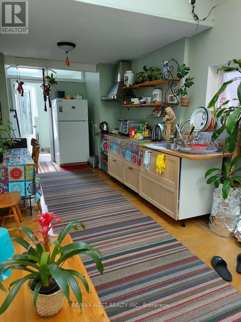 10 Fairbank Avenue — photo 11 of 28