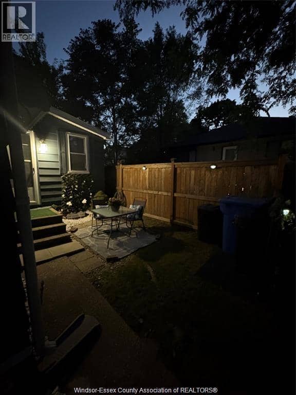 639 Watkins — photo 18 of 19