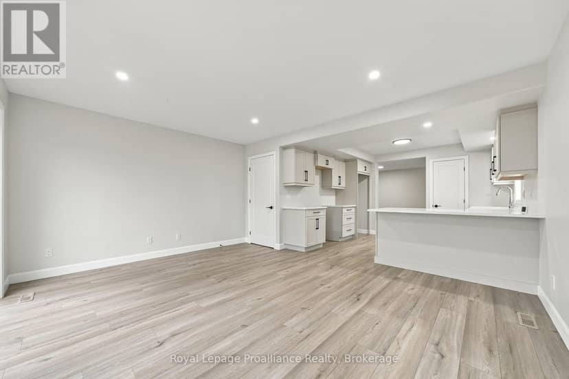 75 Cousins Crescent — photo 17 of 33