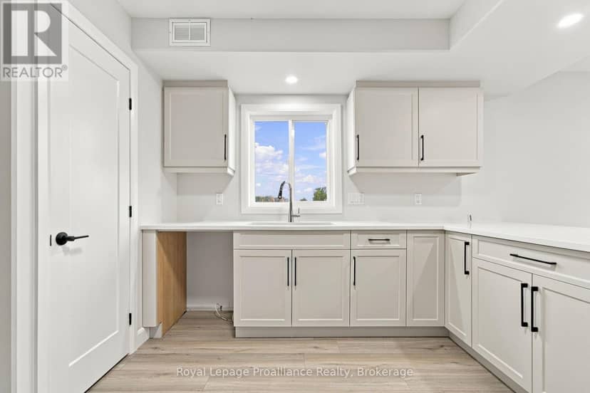 75 Cousins Crescent — photo 11 of 33