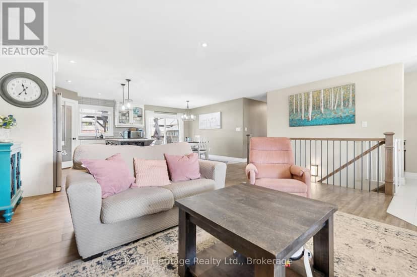 40 Ambrosia Terrace — photo 11 of 40