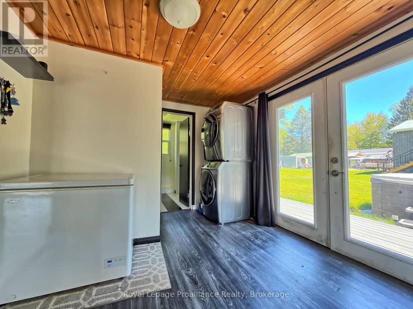 562 Cordova Road — photo 21 of 34