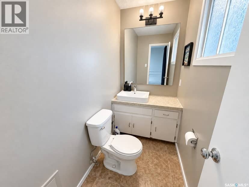 1535 Laura AVENUE — photo 9 of 26