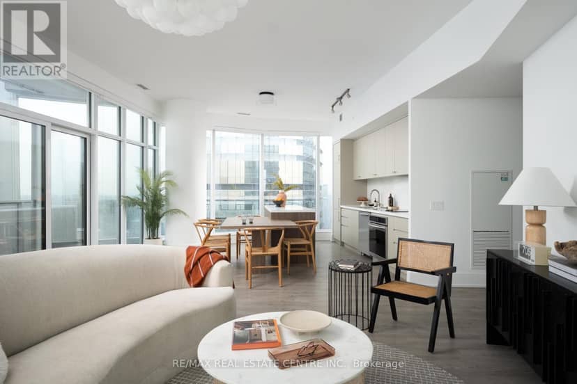 6210 - 10 York Street — photo 13 of 40