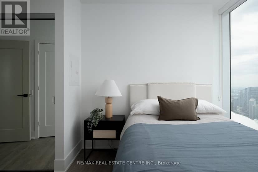 6210 - 10 York Street — photo 29 of 40