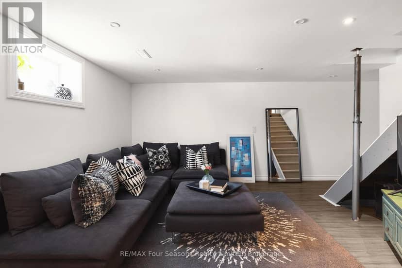 50 Amaranth Street W — photo 27 of 40