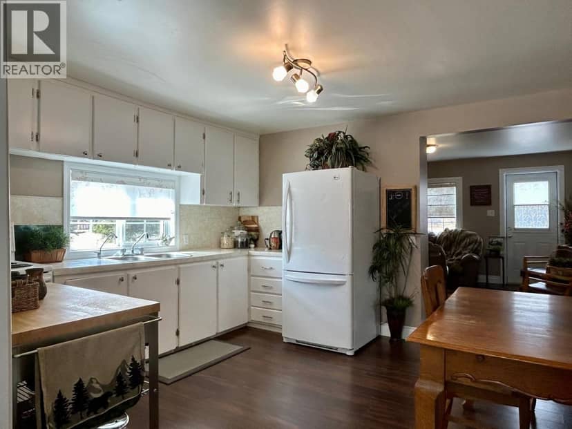 5604 49 STREET, Fort Nelson, photo 2