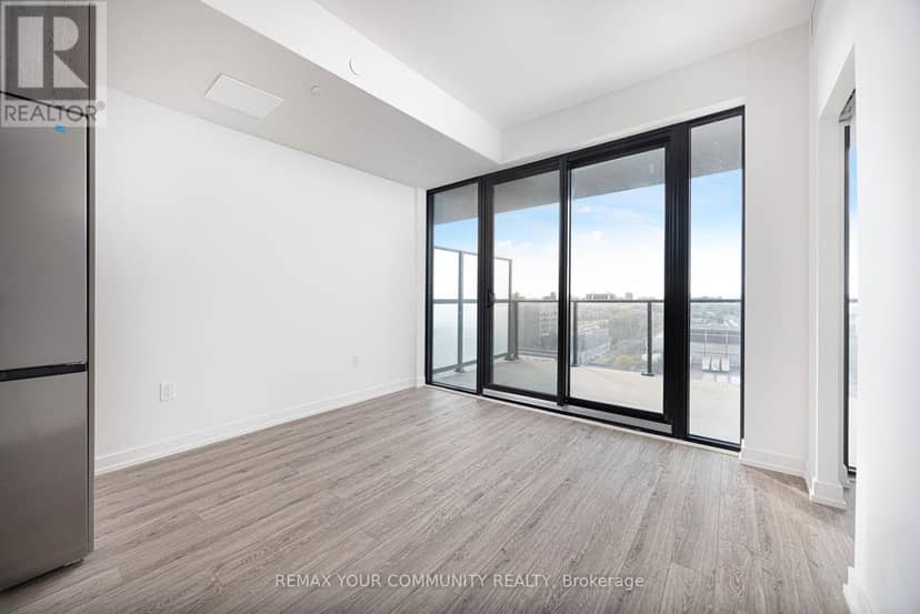 1005 - 181 Sterling Road — photo 10 of 40