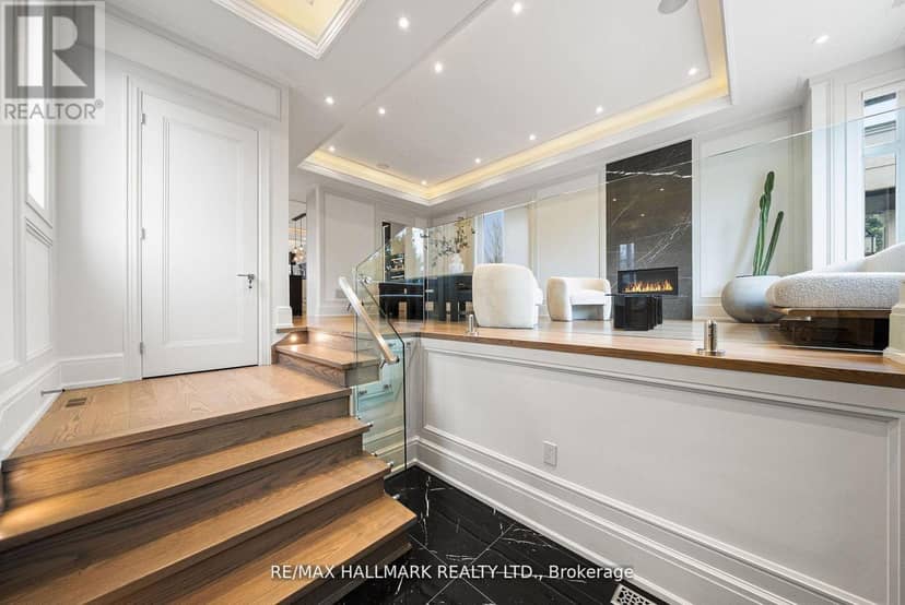 210 Horsham Avenue, Toronto, photo 2
