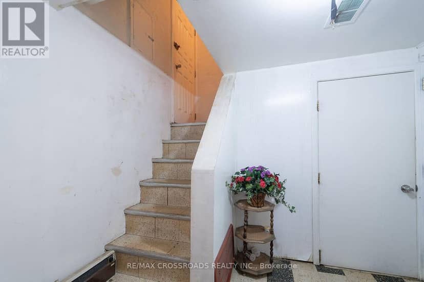 1028 Kennedy Road — photo 23 of 40