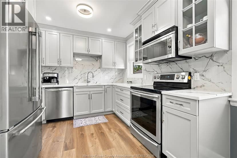 4245 WYANDOTTE STREET East — photo 9 of 38