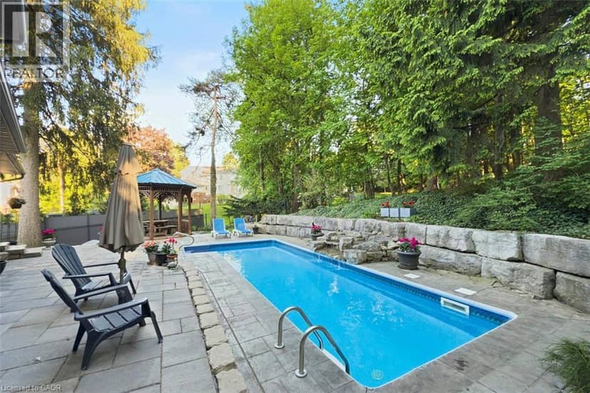 18 STONEGATE Drive — photo 4 of 40