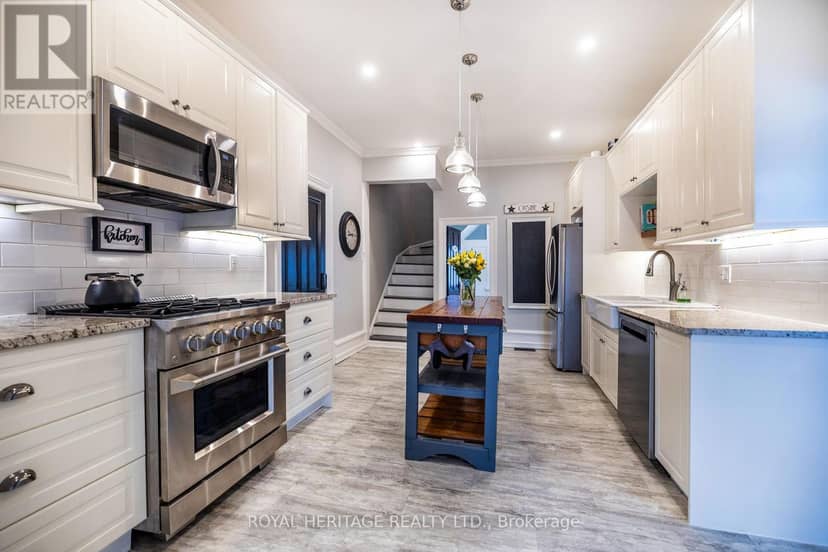 220 Cochrane Street — photo 13 of 40