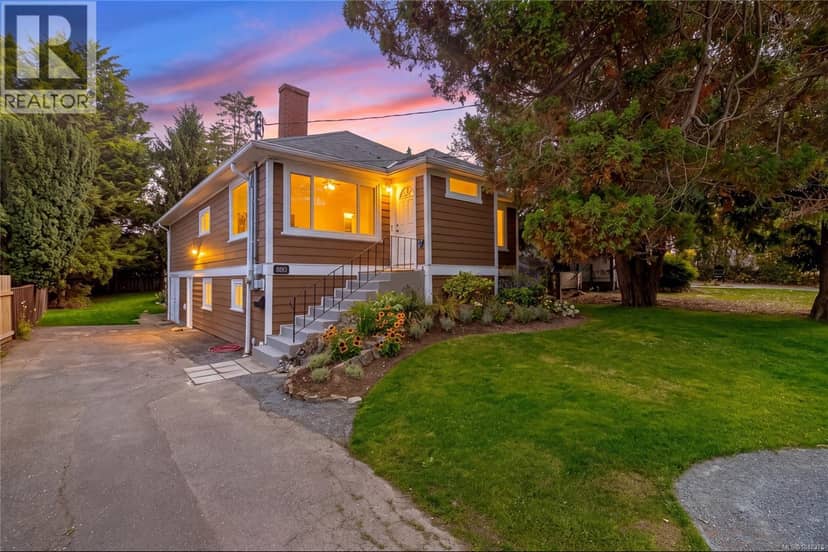 890 Darwin Ave — photo 1 of 40