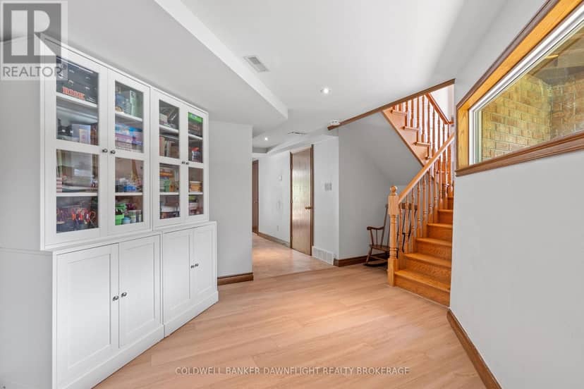 16 Lansdowne Park Crescent — photo 16 of 40