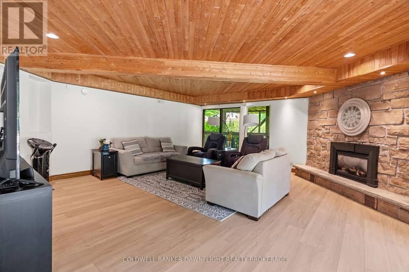 16 Lansdowne Park Crescent — photo 17 of 40