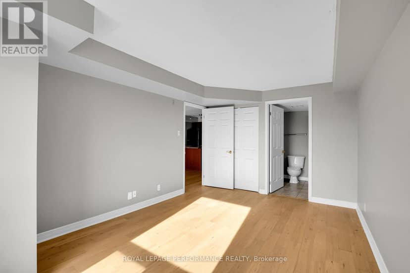 712 - 429 Somerset Street W — photo 17 of 25