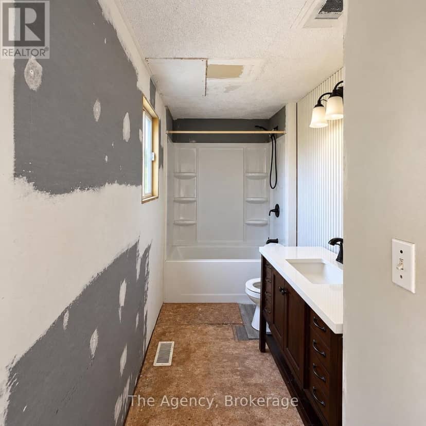 17 Patricia Avenue — photo 8 of 16