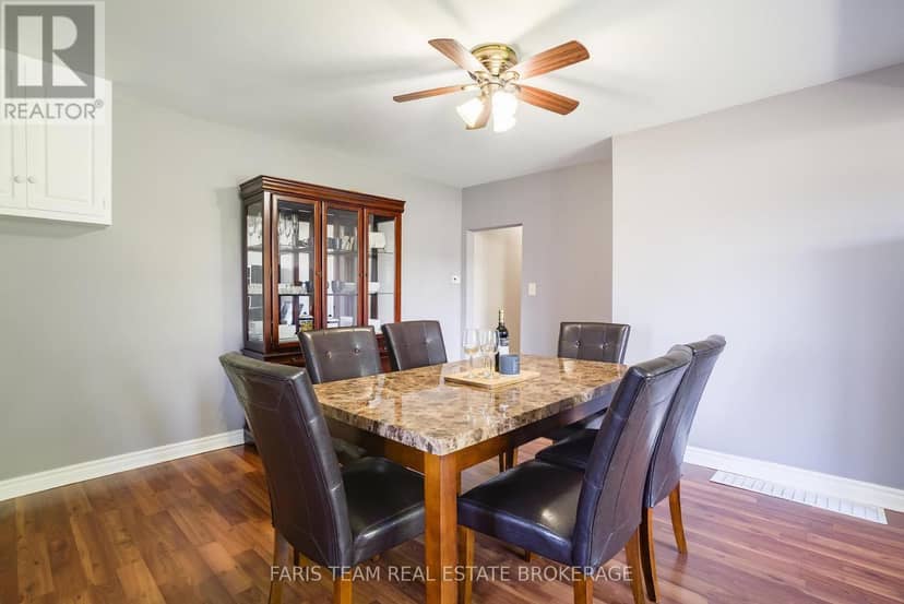240 King Street — photo 15 of 40