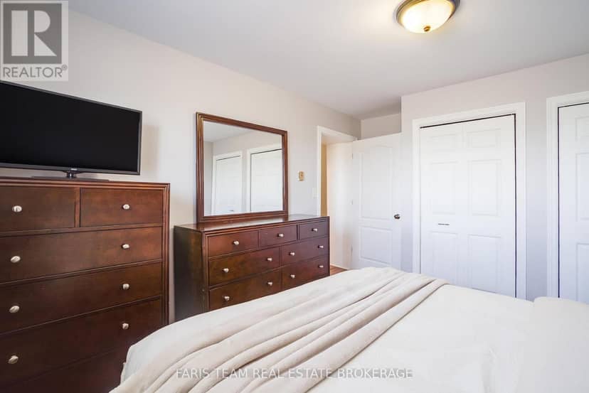 240 King Street — photo 22 of 40