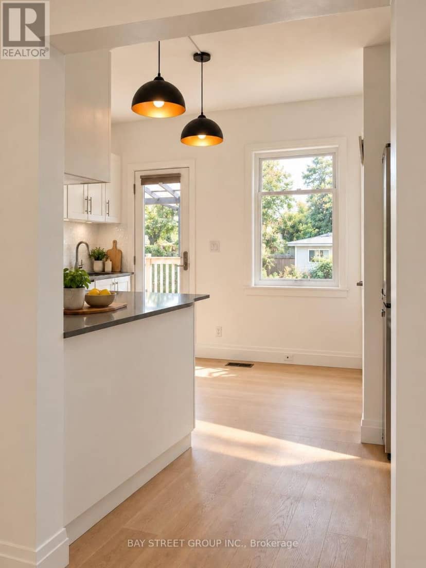 54 Thyra Avenue, Toronto, photo 3