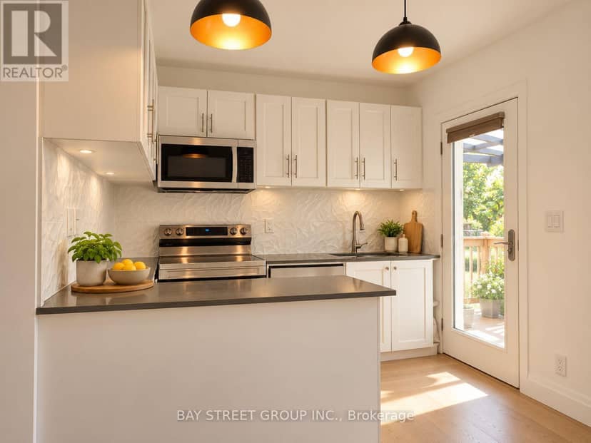 54 Thyra Avenue, Toronto, photo 4