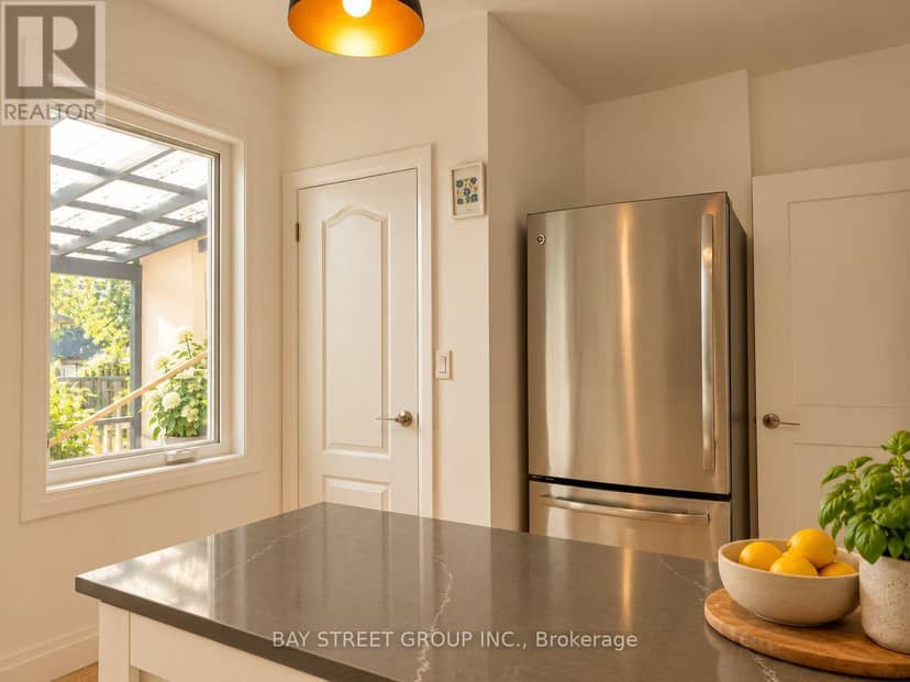 54 Thyra Avenue, Toronto, photo 5