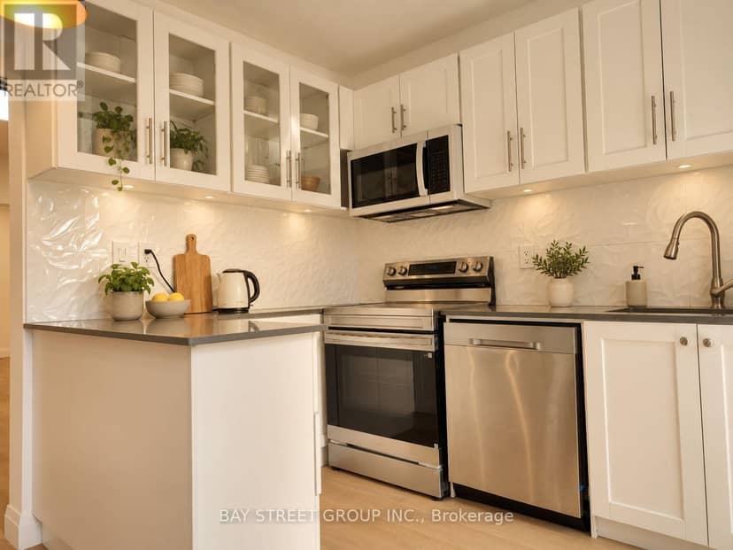 54 Thyra Avenue, Toronto, photo 6
