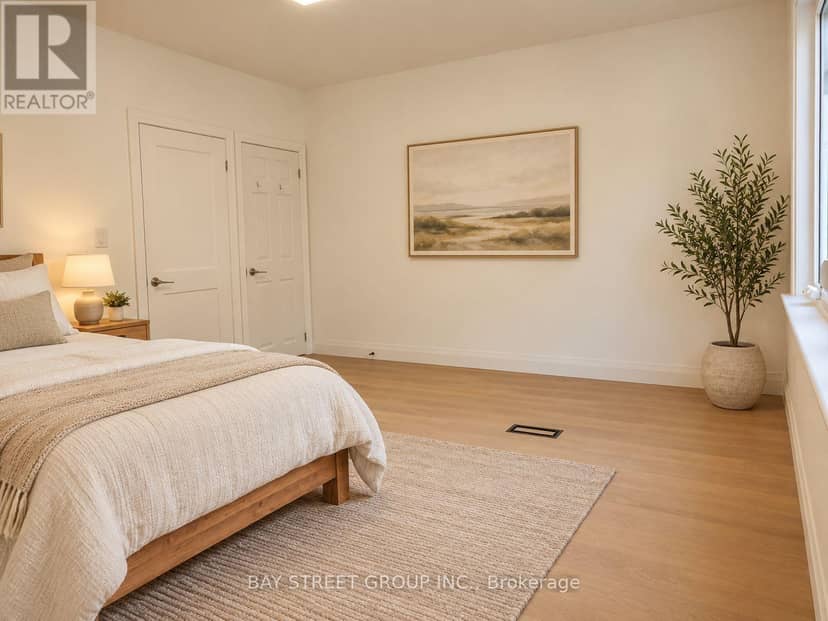 54 Thyra Avenue, Toronto, photo 8