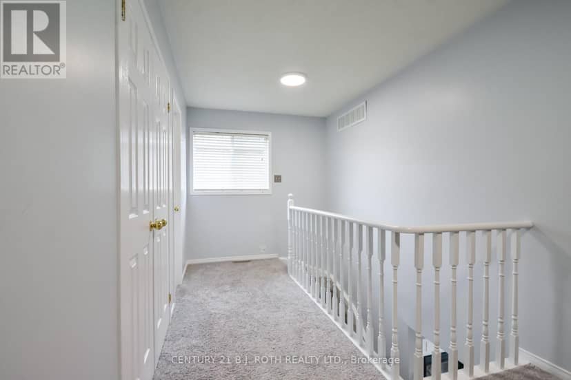 17 Crompton Drive — photo 16 of 40