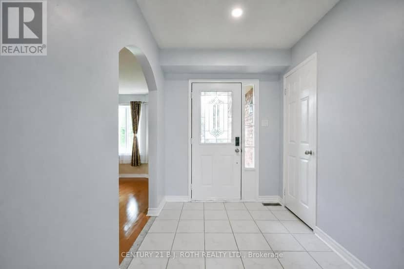 17 Crompton Drive — photo 2 of 40