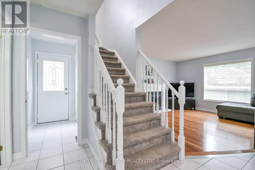 17 Crompton Drive — photo 3 of 40