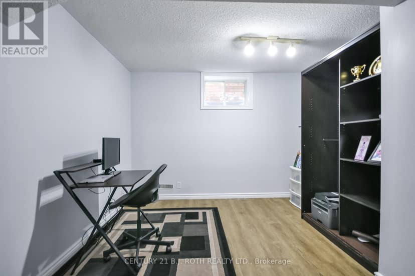 17 Crompton Drive — photo 32 of 40