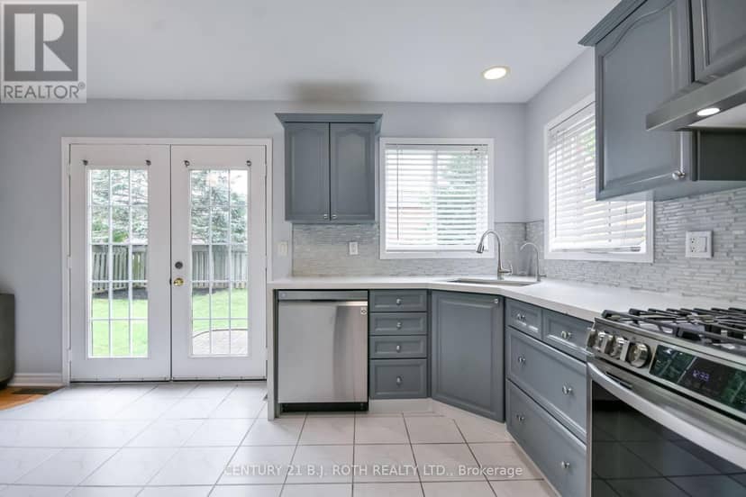 17 Crompton Drive — photo 4 of 40