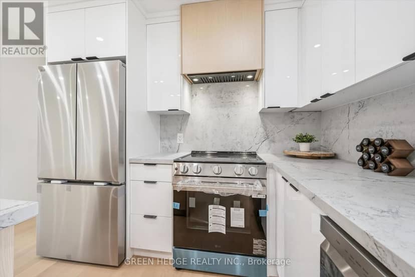 385 Village Crescent — photo 17 of 40