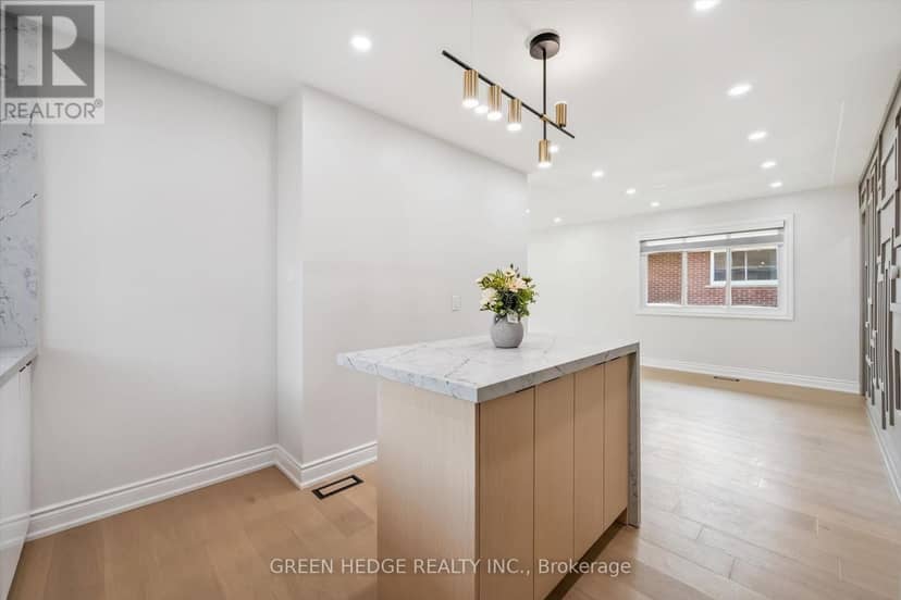 385 Village Crescent — photo 18 of 40