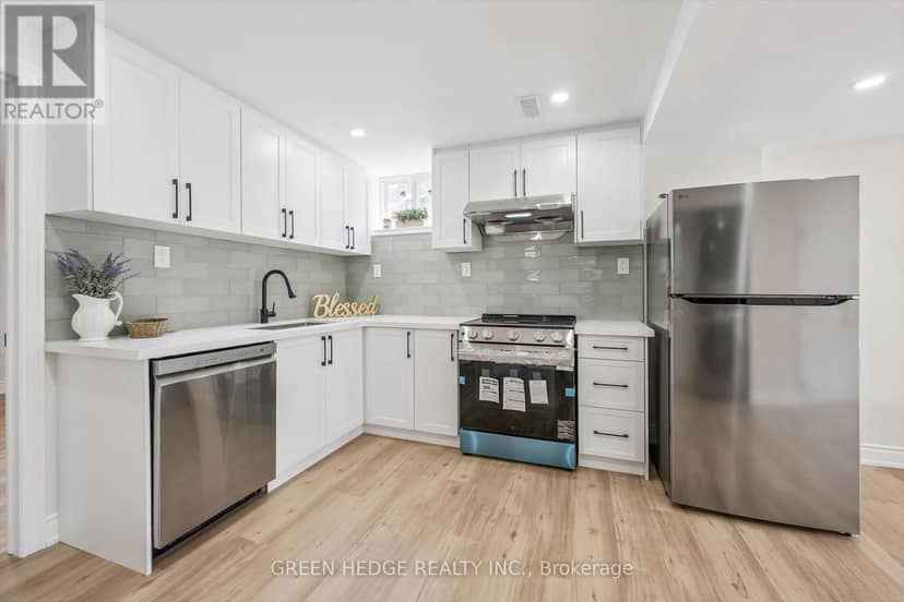 385 Village Crescent — photo 37 of 40