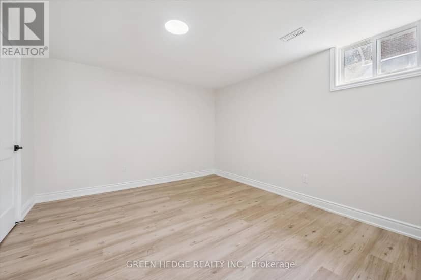 385 Village Crescent — photo 38 of 40