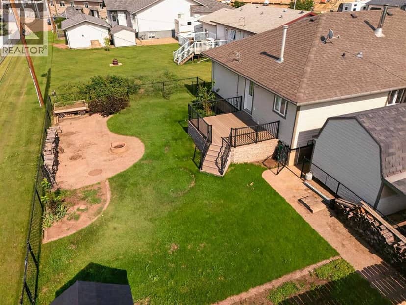 9814 108 Street, La Crete, photo 3