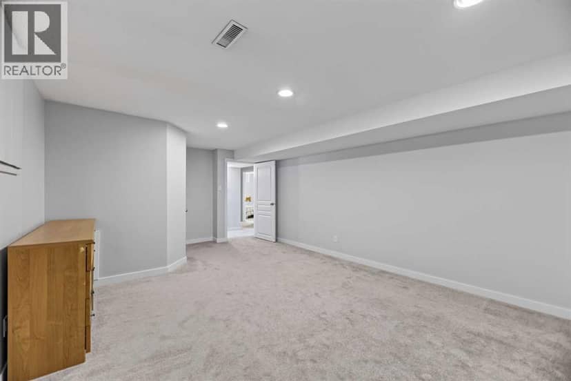 8035 Huntwick Crescent NE — photo 19 of 32