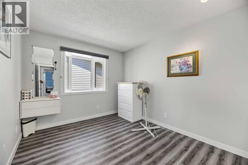8035 Huntwick Crescent NE — photo 14 of 32