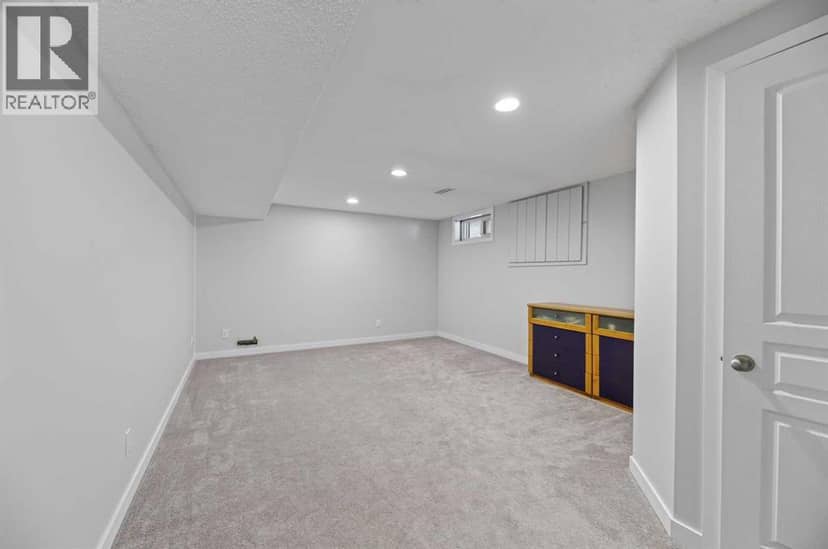 8035 Huntwick Crescent NE — photo 20 of 32