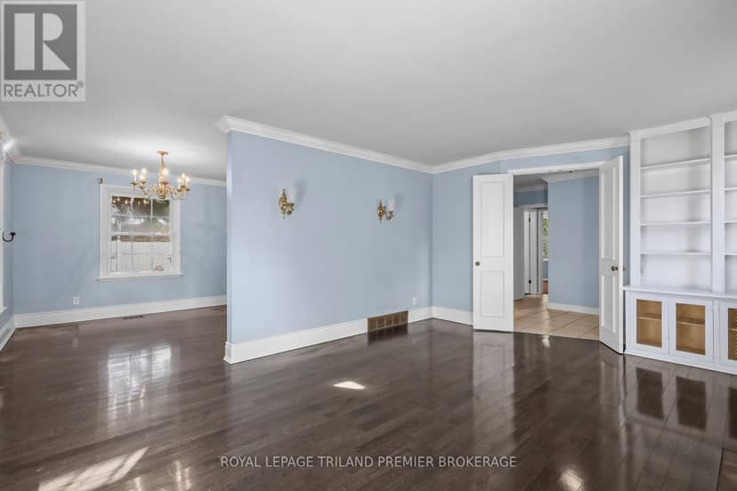 669 Sanatorium Road, London North, photo 8