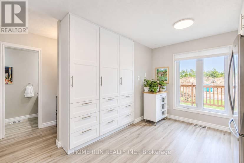 57 Fair Oaks Crescent — photo 10 of 40