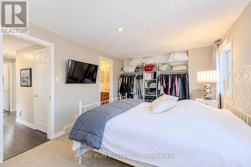 57 Fair Oaks Crescent — photo 24 of 40