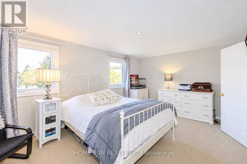 57 Fair Oaks Crescent — photo 25 of 40