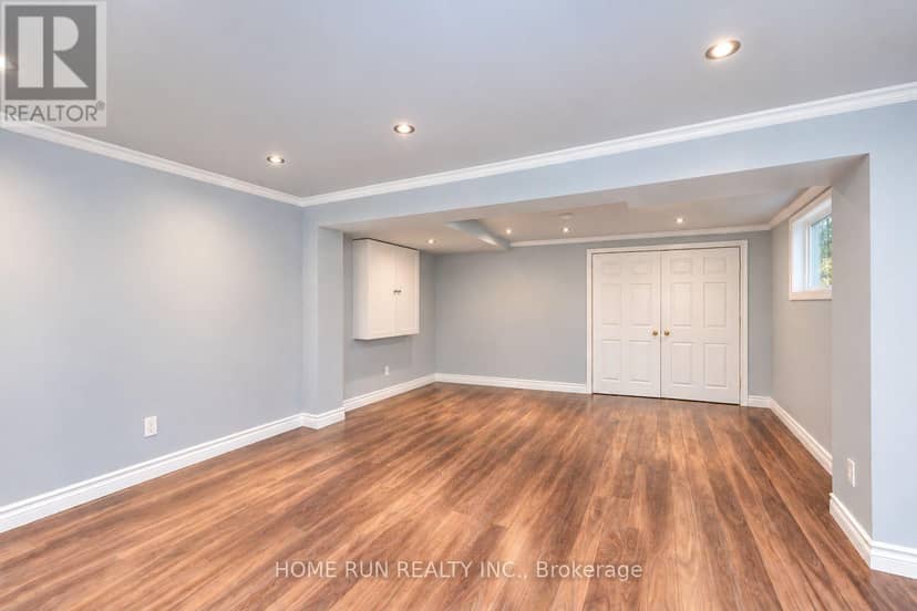 57 Fair Oaks Crescent — photo 37 of 40